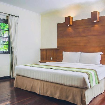Whiz Prime Hotel Darmo Harapan 泗水 外观 照片