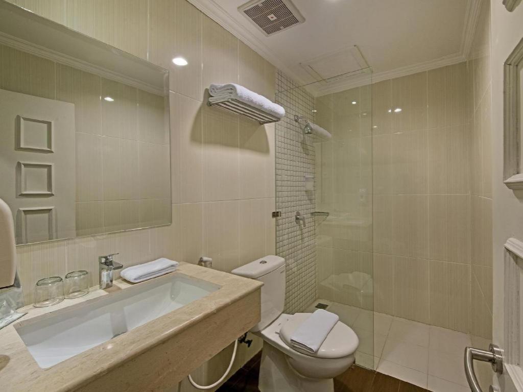 Whiz Prime Hotel Darmo Harapan 泗水 外观 照片