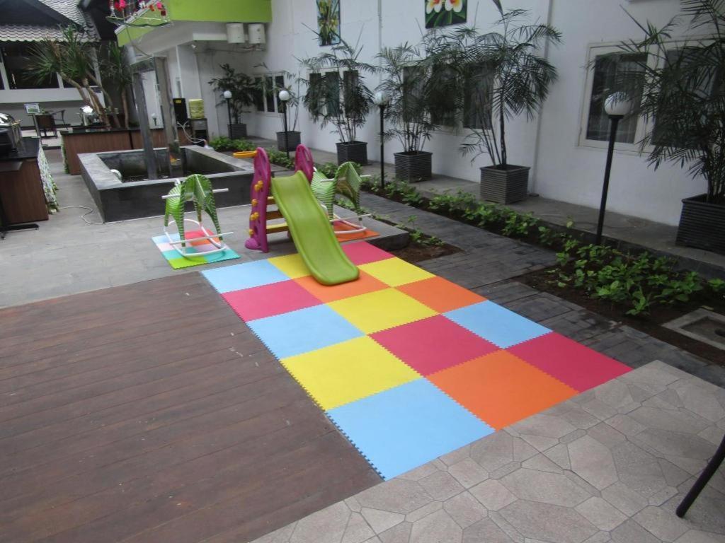 Whiz Prime Hotel Darmo Harapan 泗水 外观 照片
