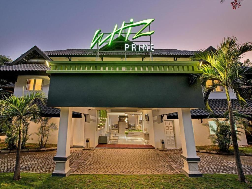 Whiz Prime Hotel Darmo Harapan 泗水 外观 照片