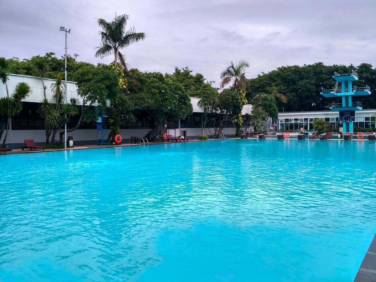 Whiz Prime Hotel Darmo Harapan 泗水 外观 照片
