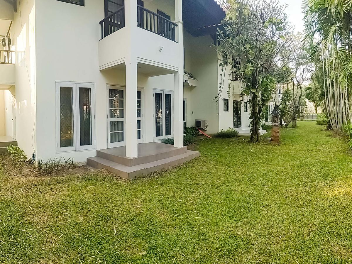 Whiz Prime Hotel Darmo Harapan 泗水 外观 照片