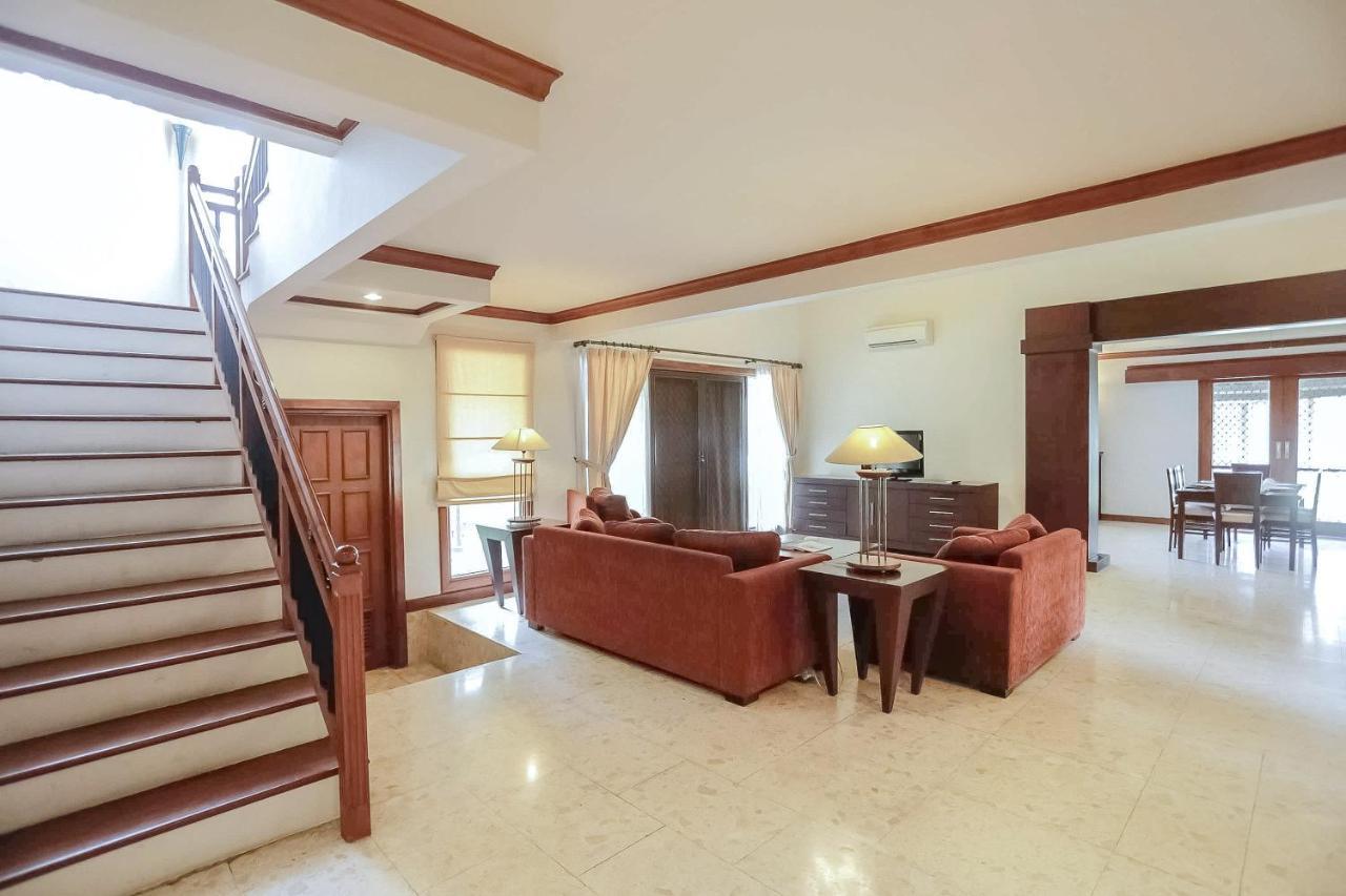 Whiz Prime Hotel Darmo Harapan 泗水 外观 照片