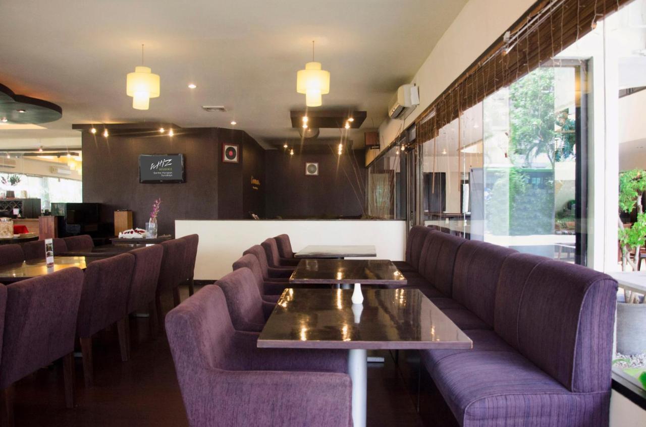 Whiz Prime Hotel Darmo Harapan 泗水 外观 照片