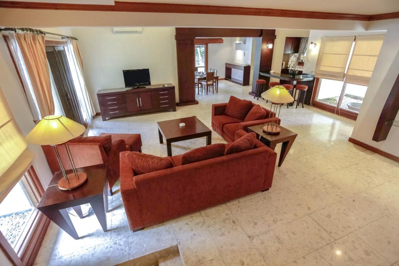 Whiz Prime Hotel Darmo Harapan 泗水 外观 照片