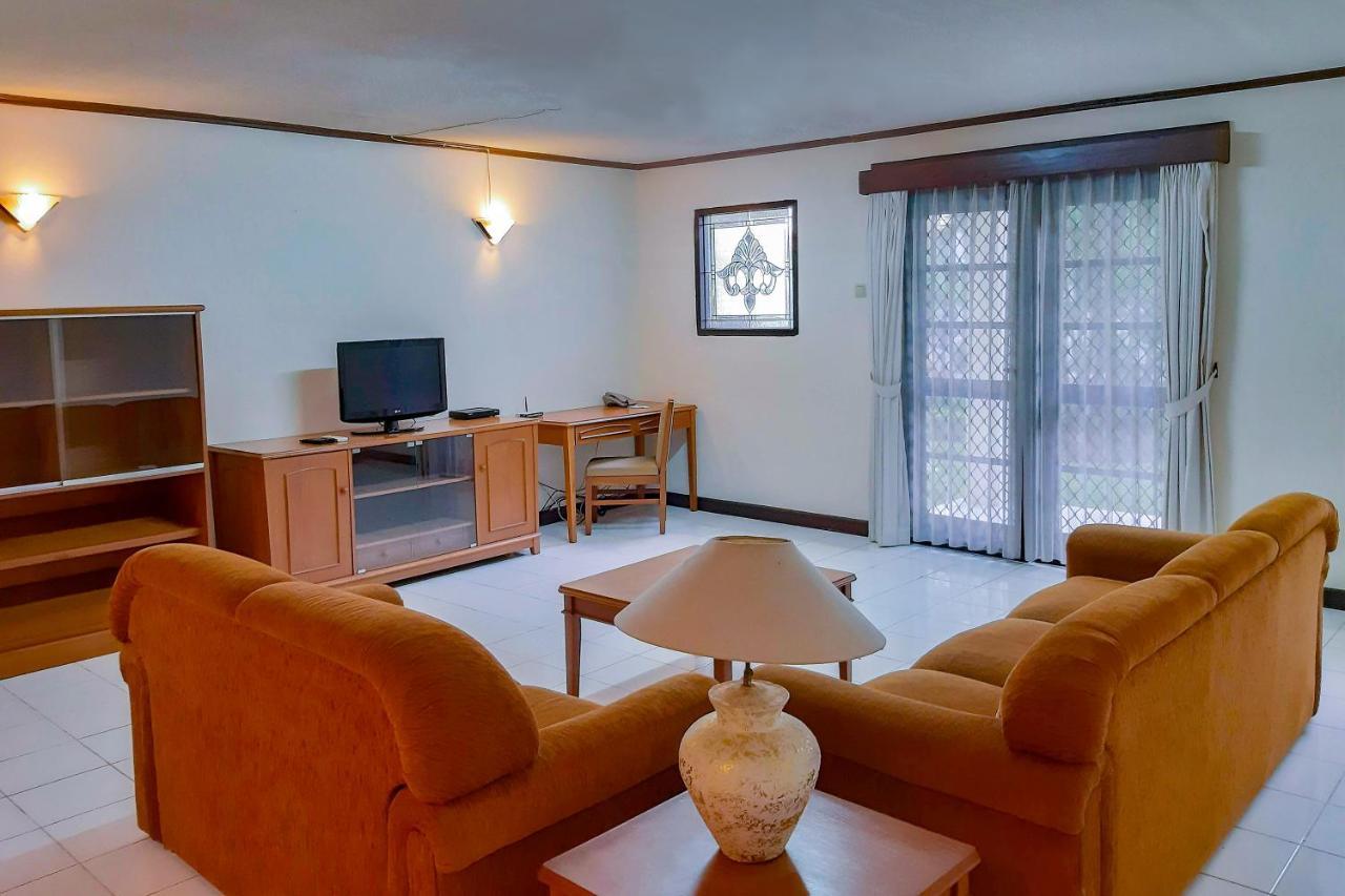 Whiz Prime Hotel Darmo Harapan 泗水 外观 照片