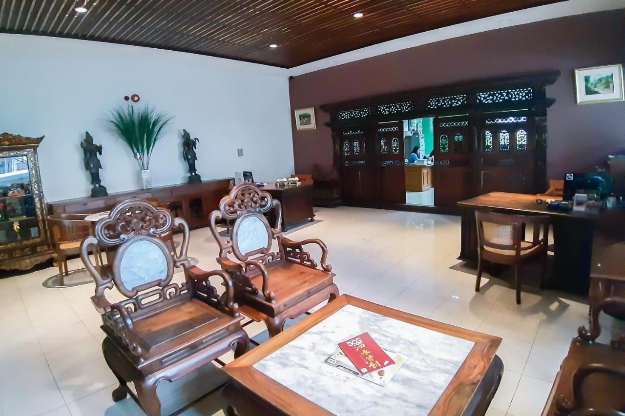 Whiz Prime Hotel Darmo Harapan 泗水 外观 照片