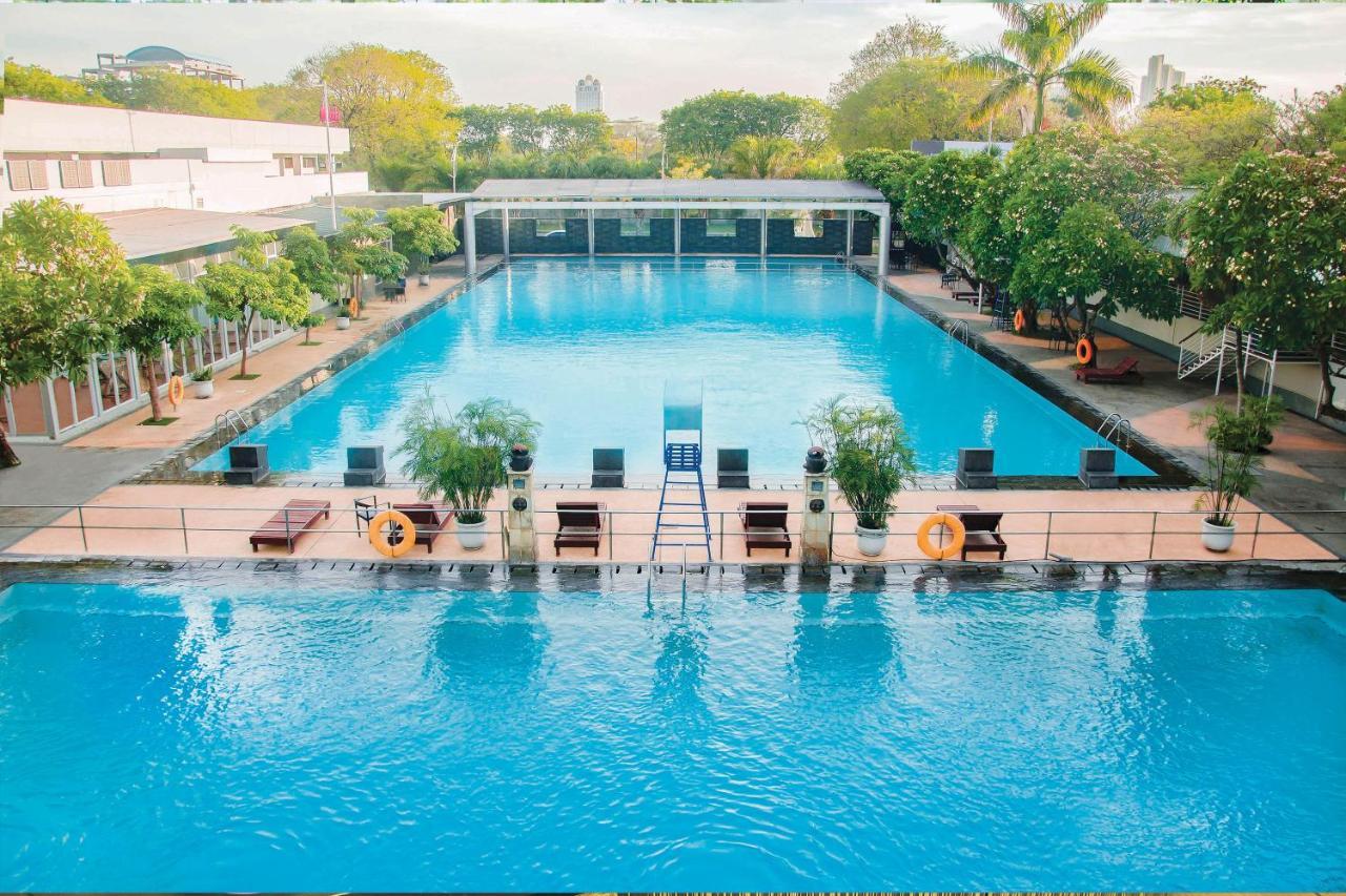 Whiz Prime Hotel Darmo Harapan 泗水 外观 照片