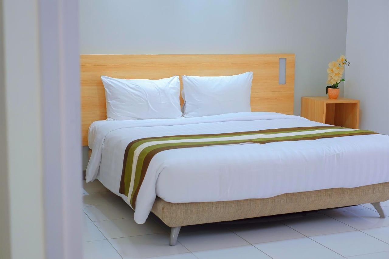 Whiz Prime Hotel Darmo Harapan 泗水 外观 照片