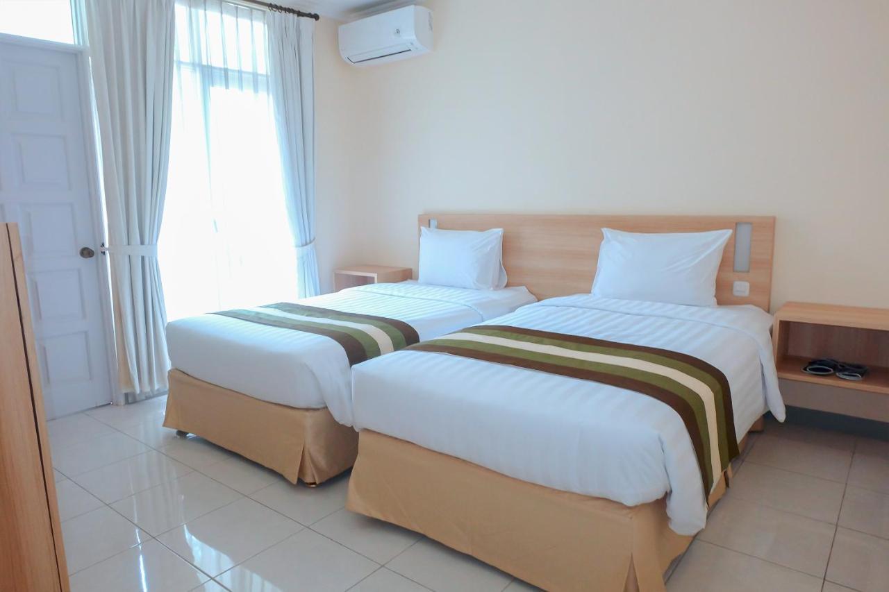 Whiz Prime Hotel Darmo Harapan 泗水 外观 照片