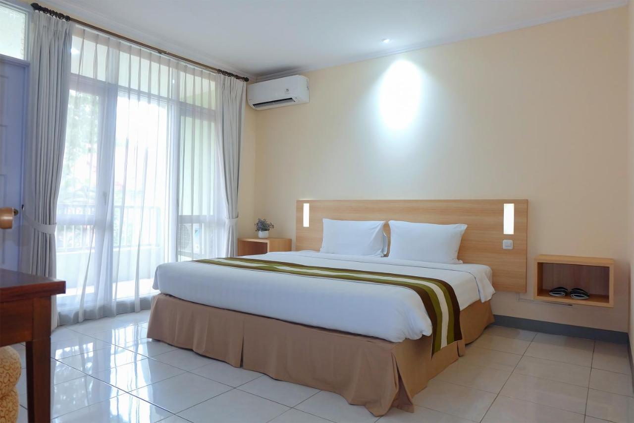 Whiz Prime Hotel Darmo Harapan 泗水 外观 照片
