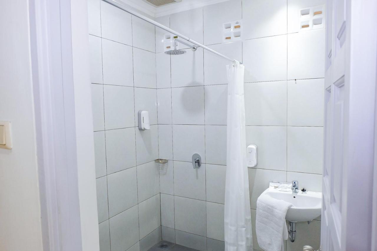 Whiz Prime Hotel Darmo Harapan 泗水 外观 照片