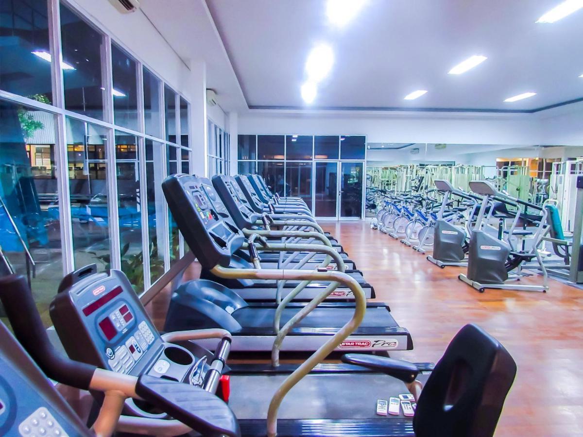 Whiz Prime Hotel Darmo Harapan 泗水 外观 照片